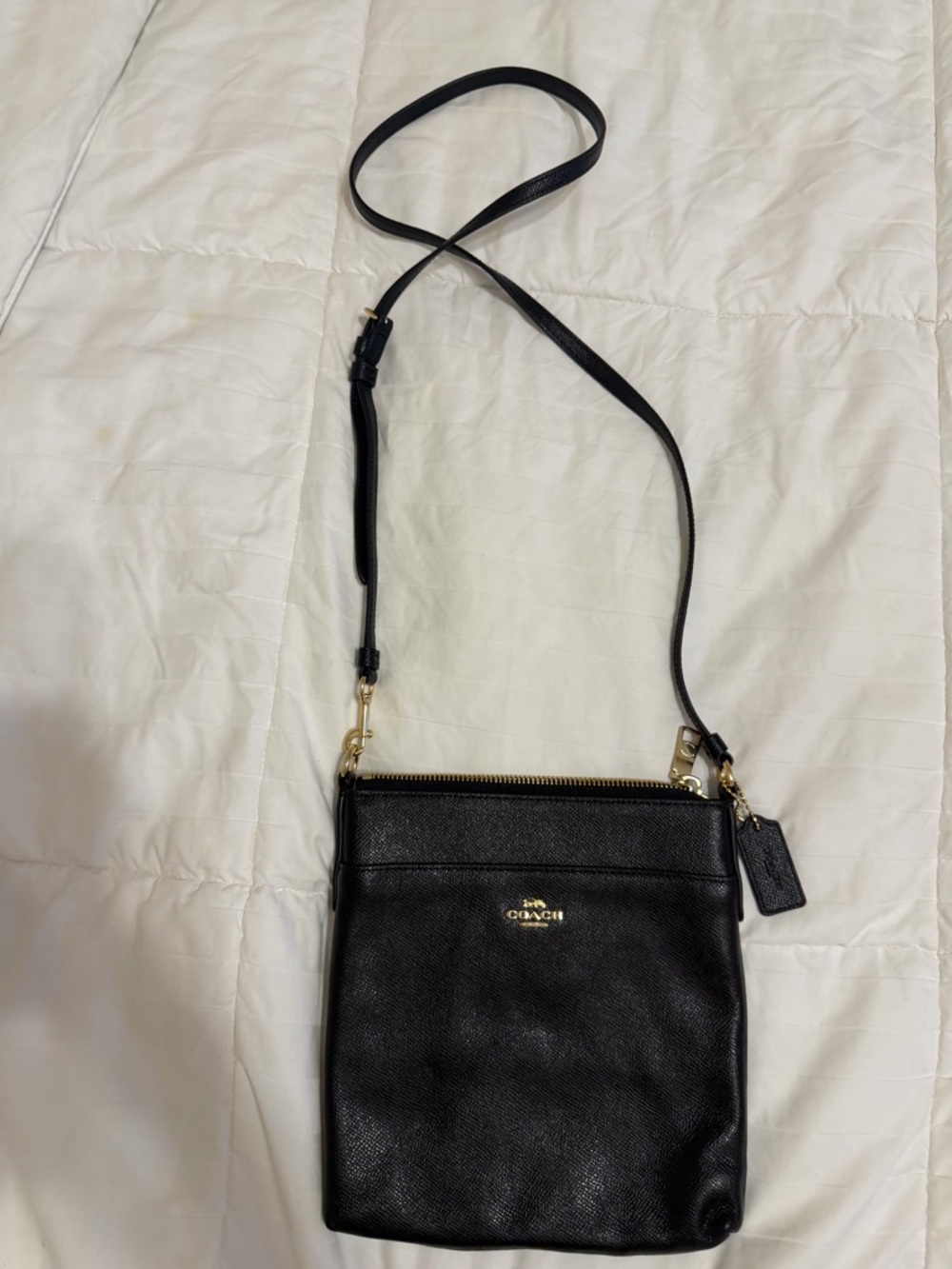 Flawless 💅🏽Coach Black Leather Cross Bag